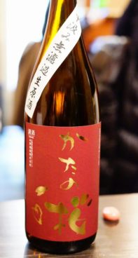 大阪・かたの桜 中汲み 純米 無濾過生原酒。スッキリしてうまし♪料理によく合います。