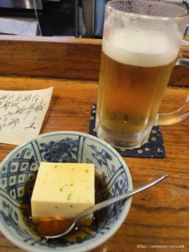 まずは生ビールと突き出しの卵豆腐で乾杯☆